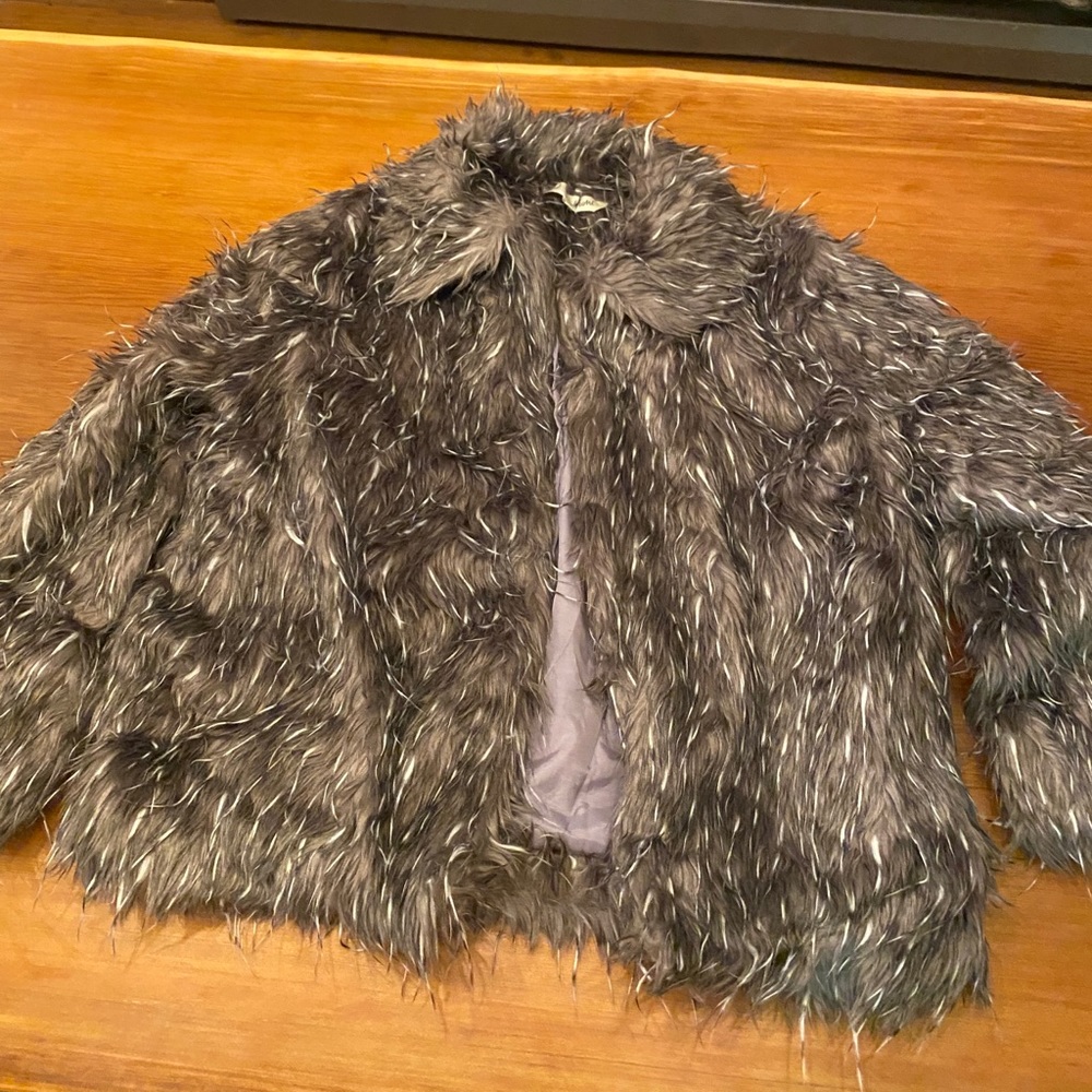 A beautiful short length fur coat 🧥